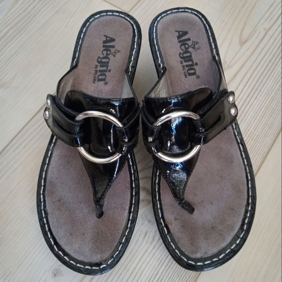 Alegria Thong Wedges - Picture 1 of 9